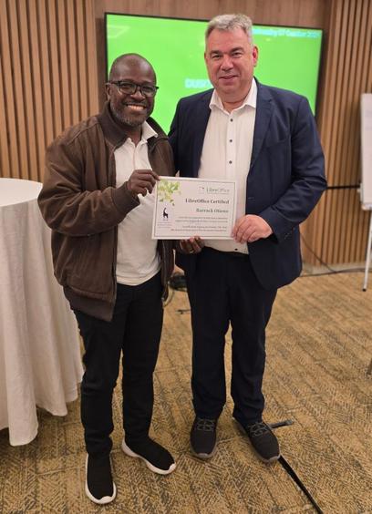 Handing over a certificate of participation