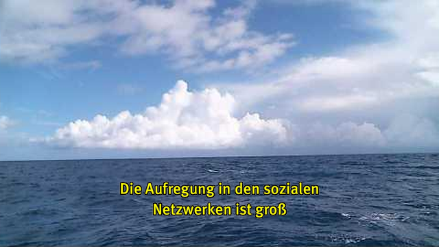 Webcam-Foto vom Meer, untertitelt mit gelber Schrift: "Die Aufregung in den sozialen Netzwerken ist groß"